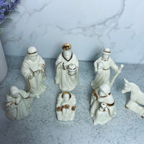 Vintage LEFTON China Nativity Scene Figurines Christmas Decor Gold - Picture 6 of 10